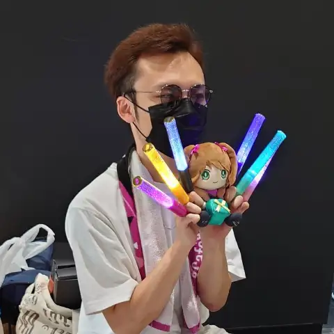 コン アーティスト写真 1